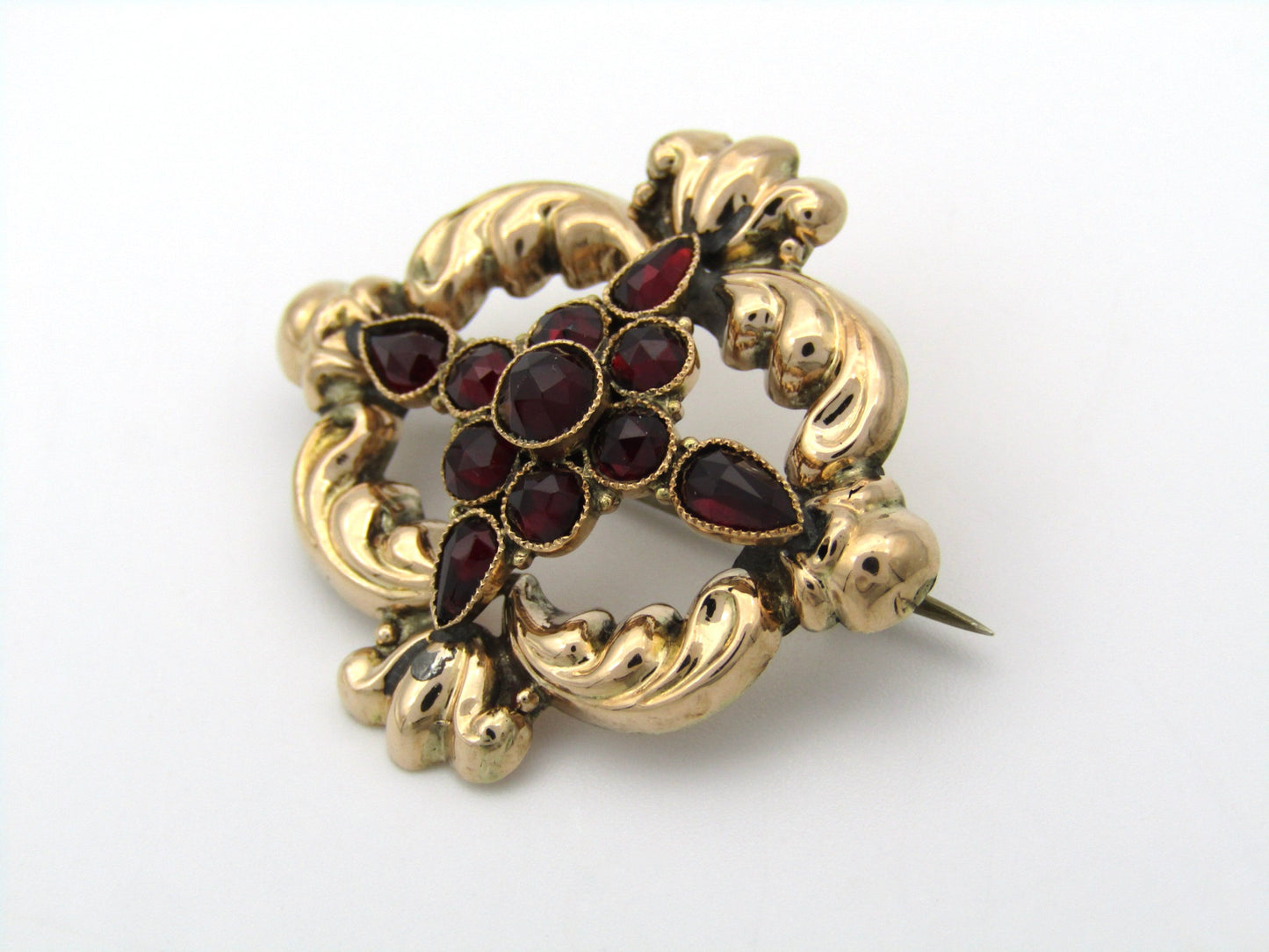 9K gold red glass Victorian brooch.