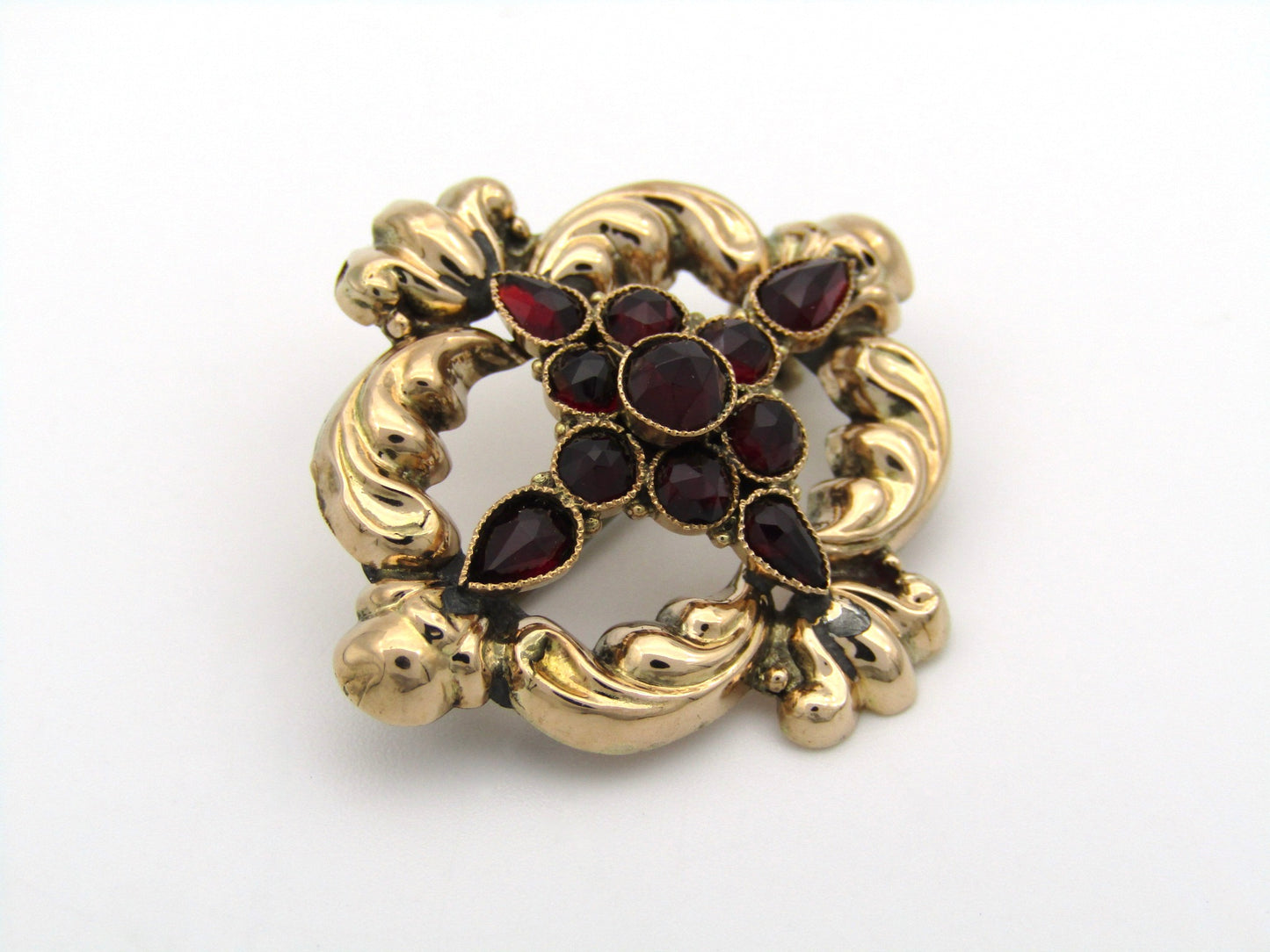 9K gold red glass Victorian brooch.