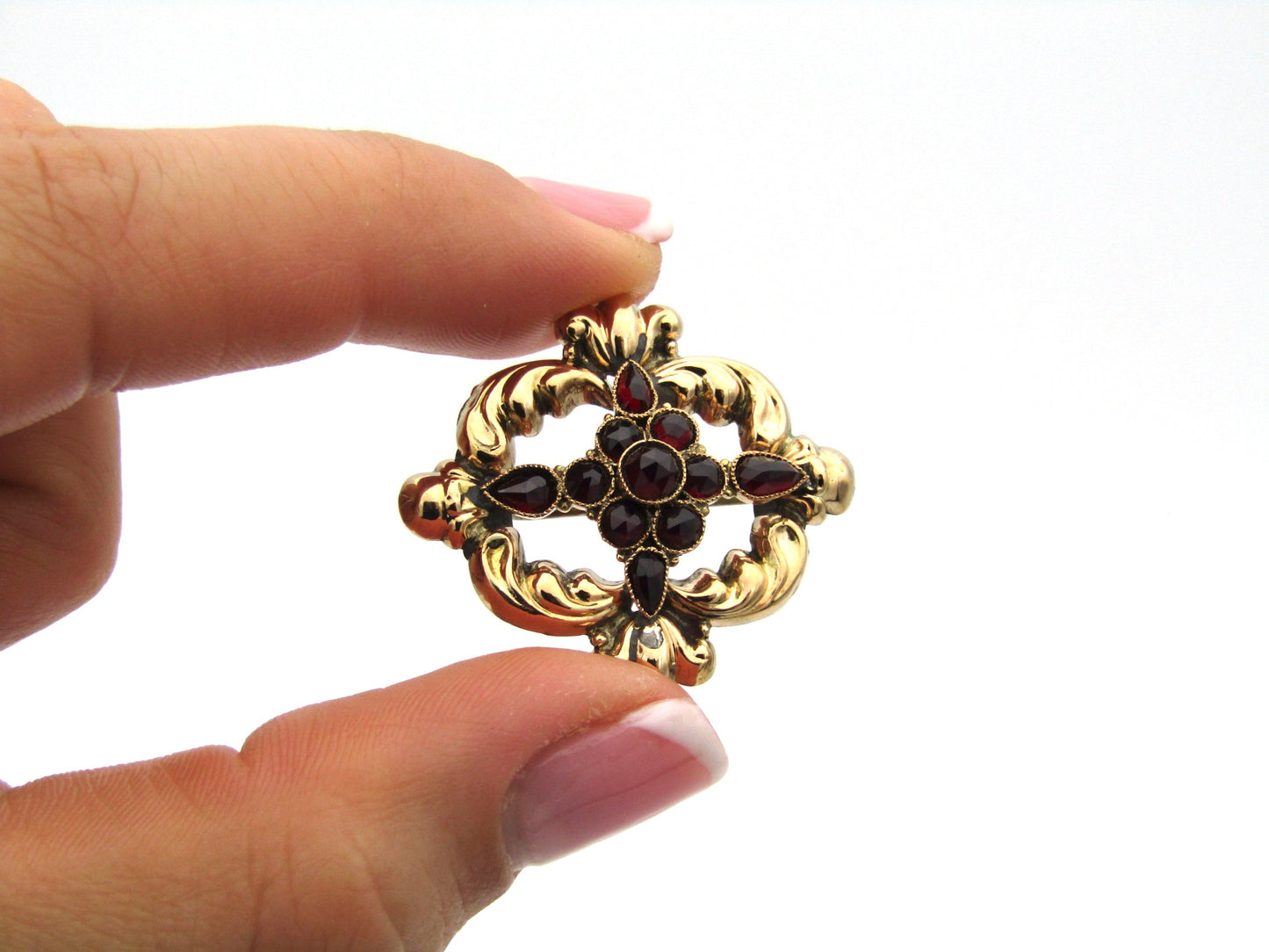 9K gold red glass Victorian brooch.