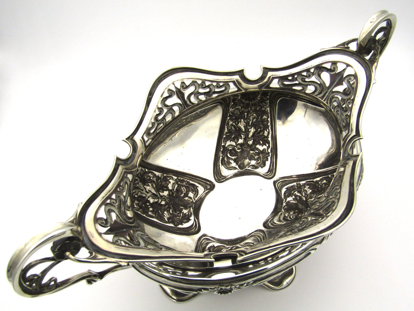 Art Nouveau silver centrepiece by Walker & Hall, Sheffield, 1907.